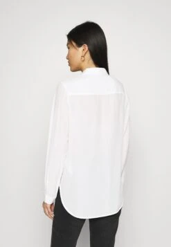 Anna Field Basic Blouse With Front Pockets - Camisa - Offwhite -Ofertas Anna Field Tienda 25b2dcdd81114e48bf79bfc23d5bd020