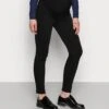 Vaqueros Slim Fit - Black