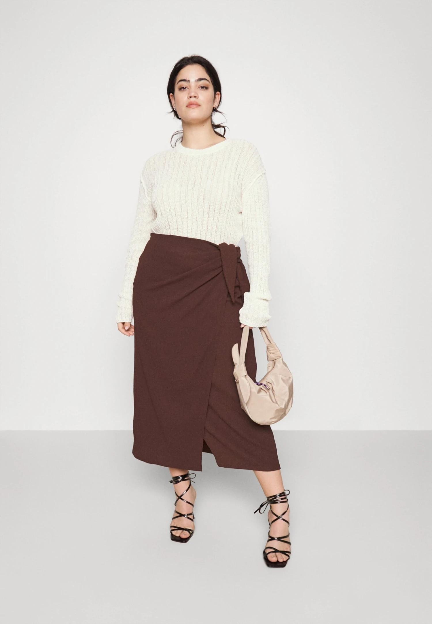 Curvy Textured Sarong Midi Skirt - Falda Cruzada - Brown 2 Curvy Textured Sarong Midi Skirt - Falda Cruzada - Brown - Imagen 2