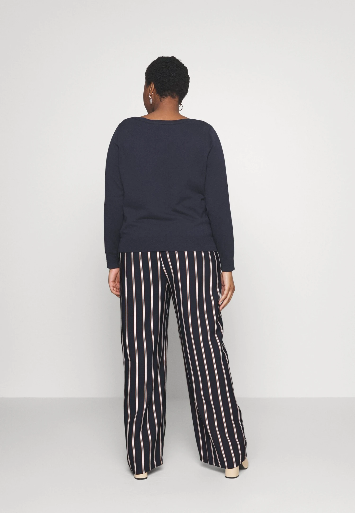 Wide Leg Pant - Pantalones - Dark Blue/Brown/White 3 Wide Leg Pant - Pantalones - Dark Blue/Brown/White - Imagen 3