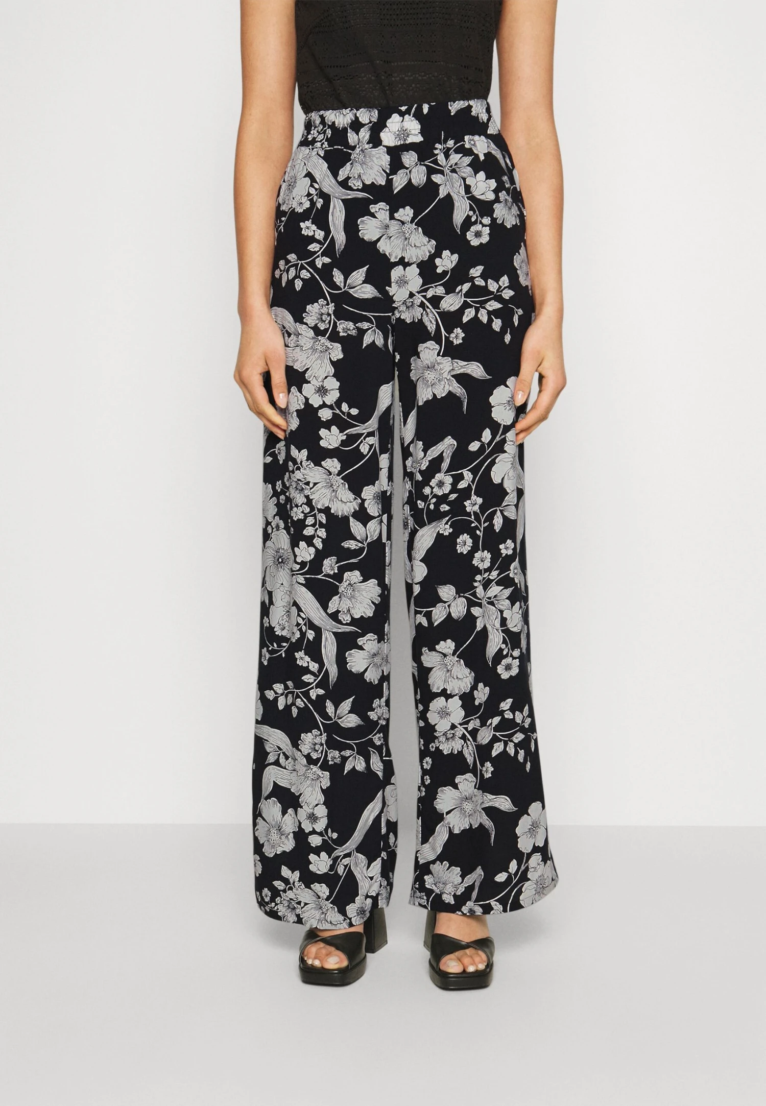 Pantalones - Black/Off-White 1 Pantalones - Black/Off-White