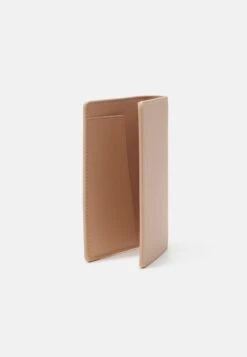 Anna Field Passport Case And Luggage Tag Set - Funda Para Pasaporte - Pink -Ofertas Anna Field Tienda d079b8e17ea5479bb64b5ac0db05ed70