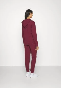 Set - Jersey Con Capucha - Dark Red 9 Set - Jersey Con Capucha - Dark Red -Ofertas Anna Field Tienda e64365e1251f4031bea6606d72b68c13